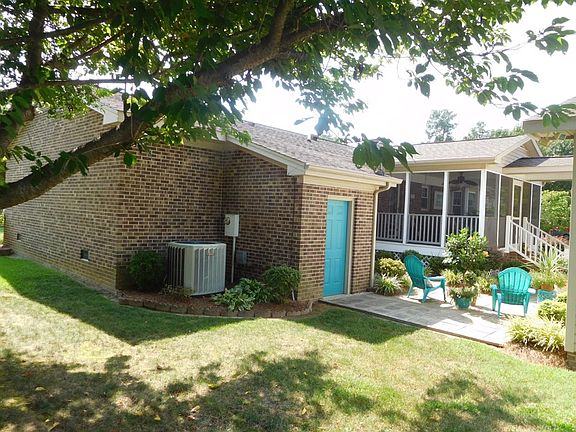 3rd image of 213 Beechwood Dr