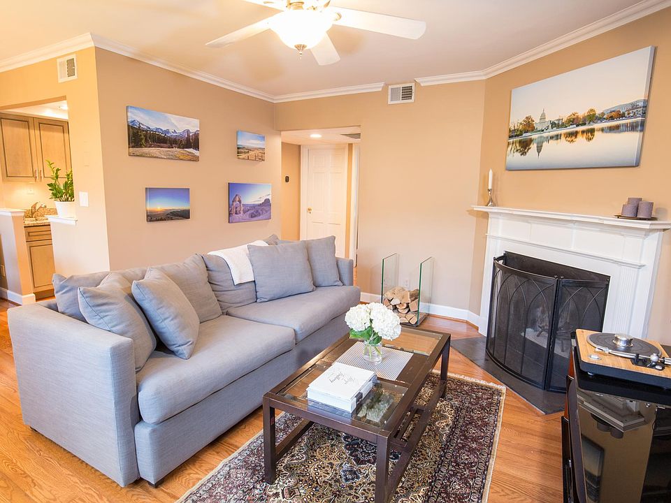 1st image of 1105 N Pitt St APT 2C