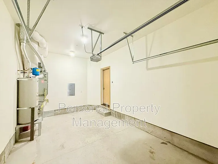 855 NW Ivy St — Photo 22