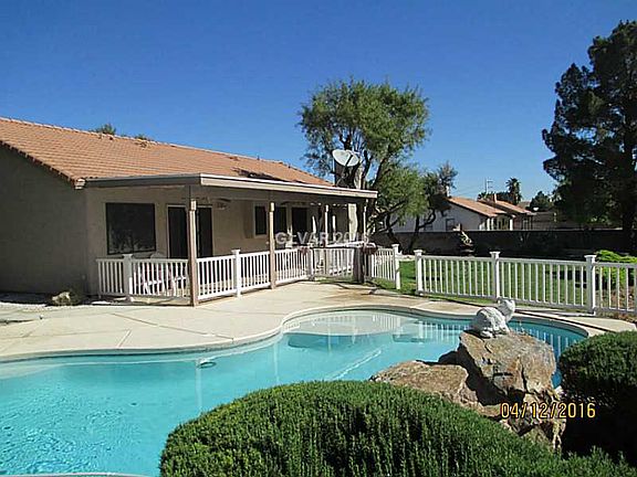 3rd image of 3319 Palmdesert Way