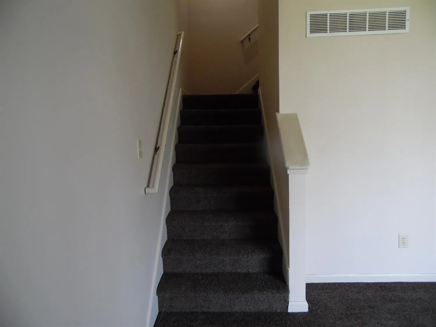3 bed, 2.5 bath, 1441 sqft, $1,695 — Photo 2