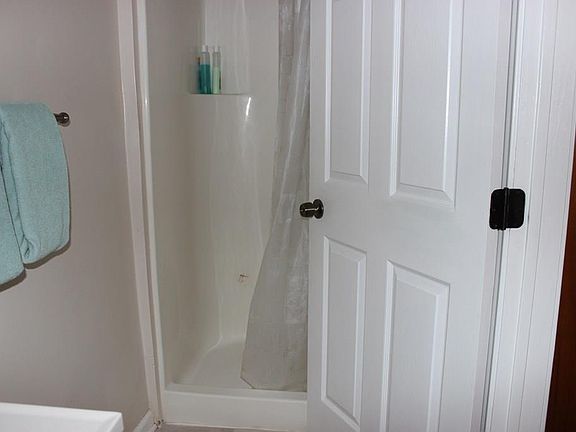 5th image of 506 Morton Ave
