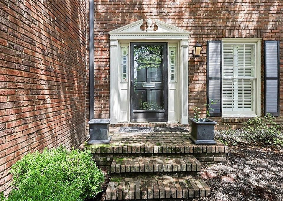 1st image of 5217 Glenridge Dr