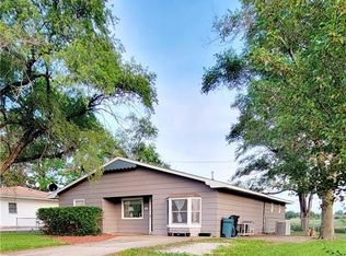 805 E Garfield St, Iola, KS 66749