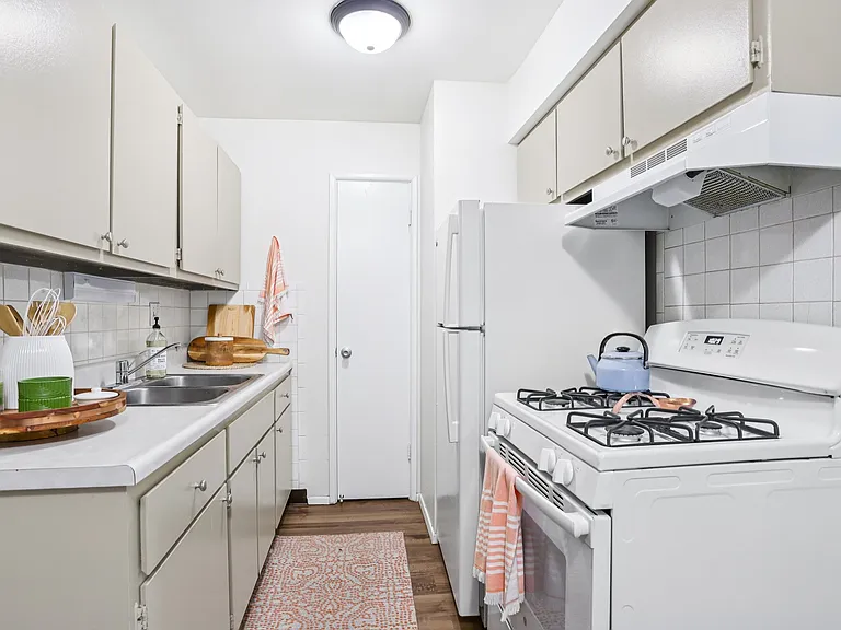 Marlborough Trails Apartments — Photo 8