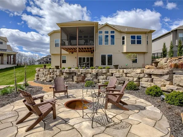 5833 N Timber View Ct, Kansas City, MO 64152