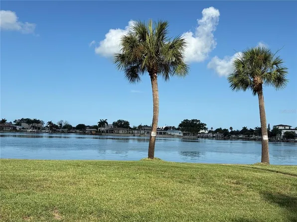 110 Sunset Dr S, Saint Petersburg, FL 33707