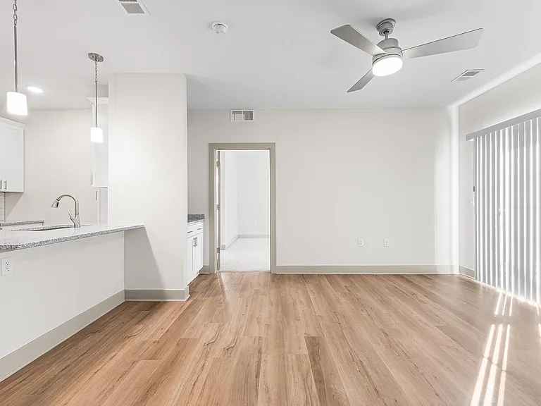 Midtown Apartments — Photo 45
