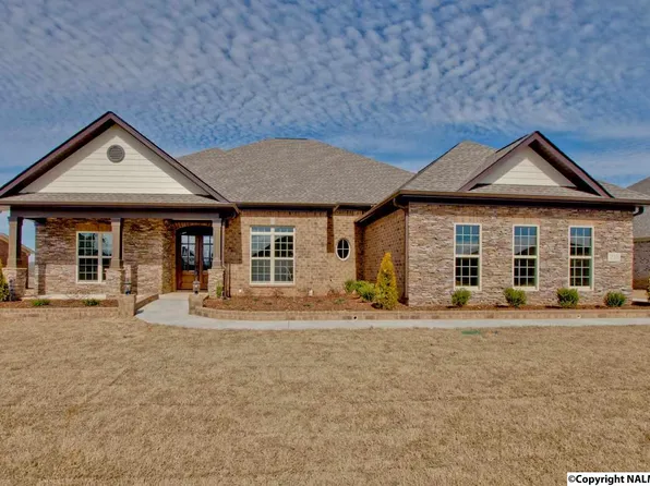 215 Farmdale Dr, Madison, AL 35756