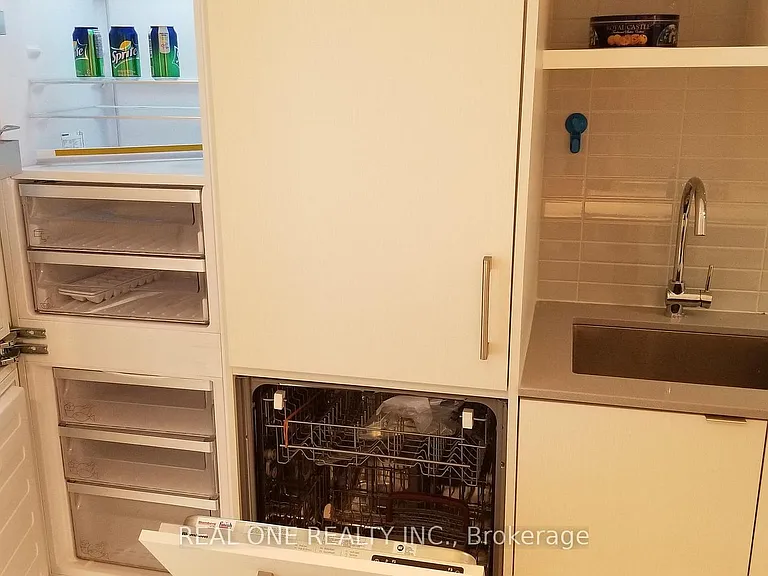 88 Harbour St #2108 — Photo 35