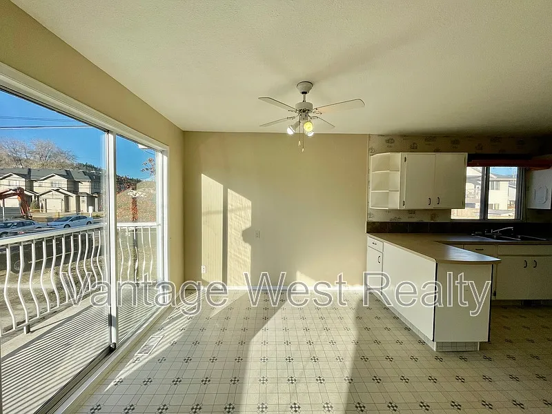 4 bed, 2.0 bath, 1881 sqft, $2,400 — Photo 4