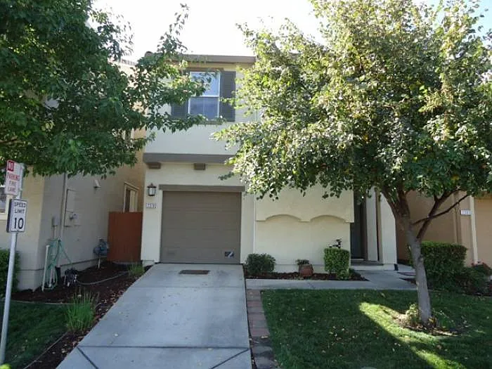 2379 Snowberry Cir photo 1