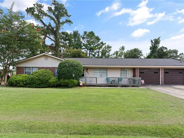 101 S Lake Dr, Brunswick, GA 31525