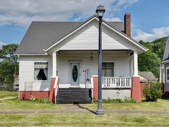 818 N 2nd St, Dennison, OH 44621