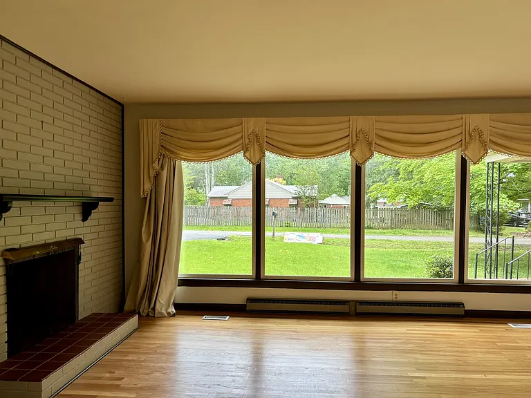 302 Hampton Rd — Photo 3