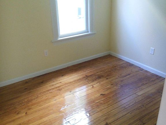 3rd image of 141 N Day St #2