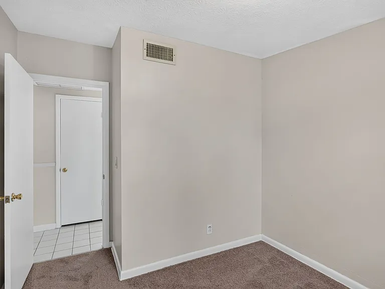 87 Saratoga Cir S — Photo 21