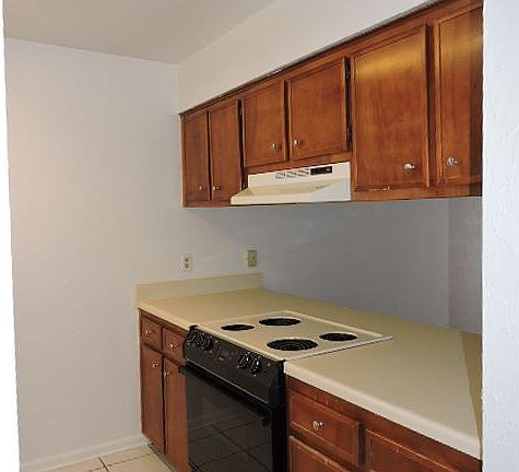 4th image of 1808 Lilac Dr