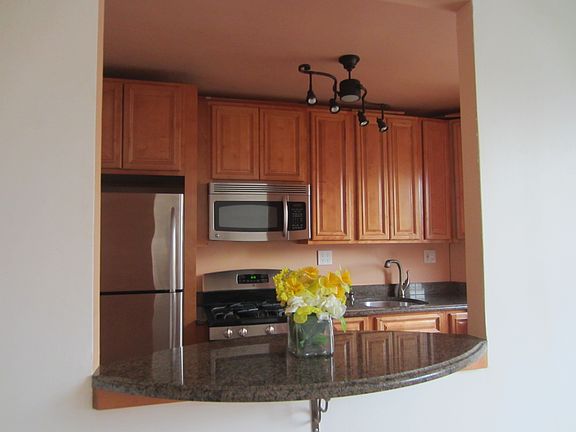 3rd image of 3069 Hobart St APT 6P