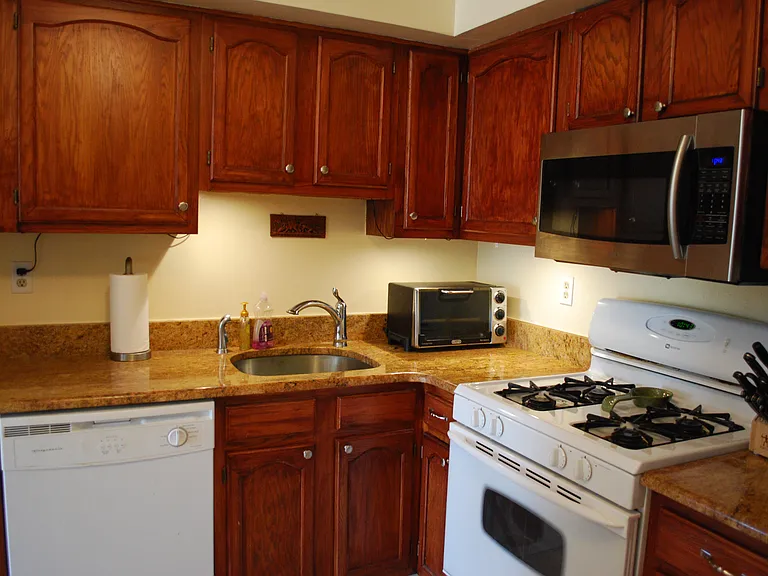 202 Salem Ct #12 — Photo 2