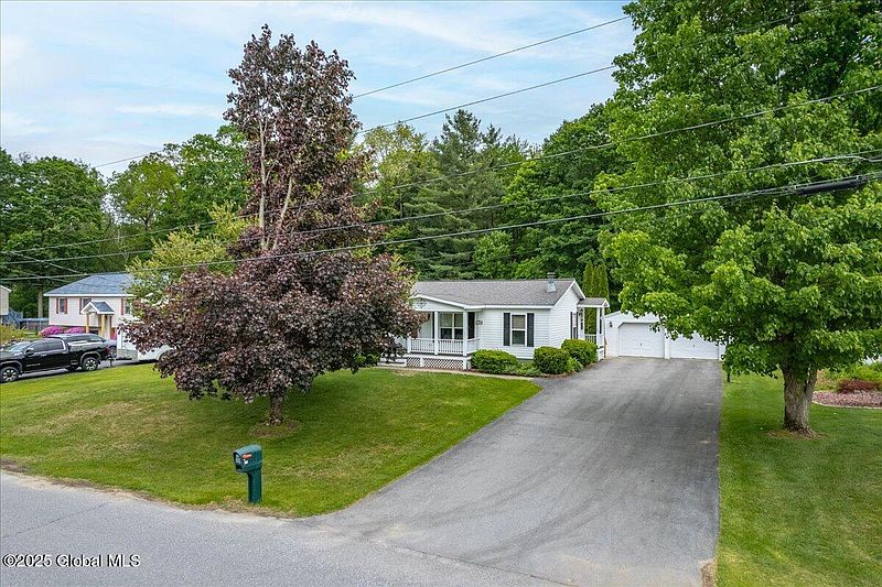 3rd image of 23 Hilton Drive