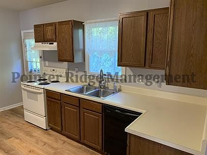 3rd image of 302 Hillside Dr #1