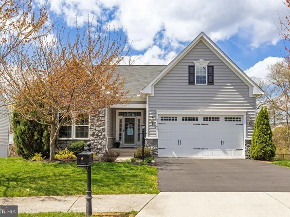 25701 Arborshade Pass Pl, Aldie, VA 20105