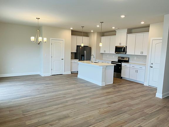 2nd image of 4353 Skyridge Dr