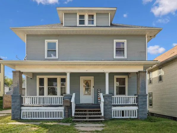 130 9th St, Silvis, IL 61282