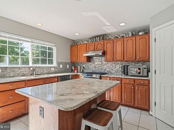 5th image of 8597 Dutchman Ct