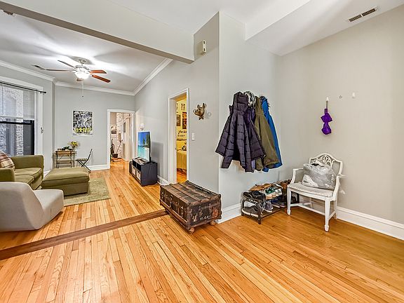 3rd image of 1513 W Addison St