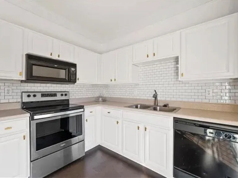 615 Market Place Ln — Photo 6