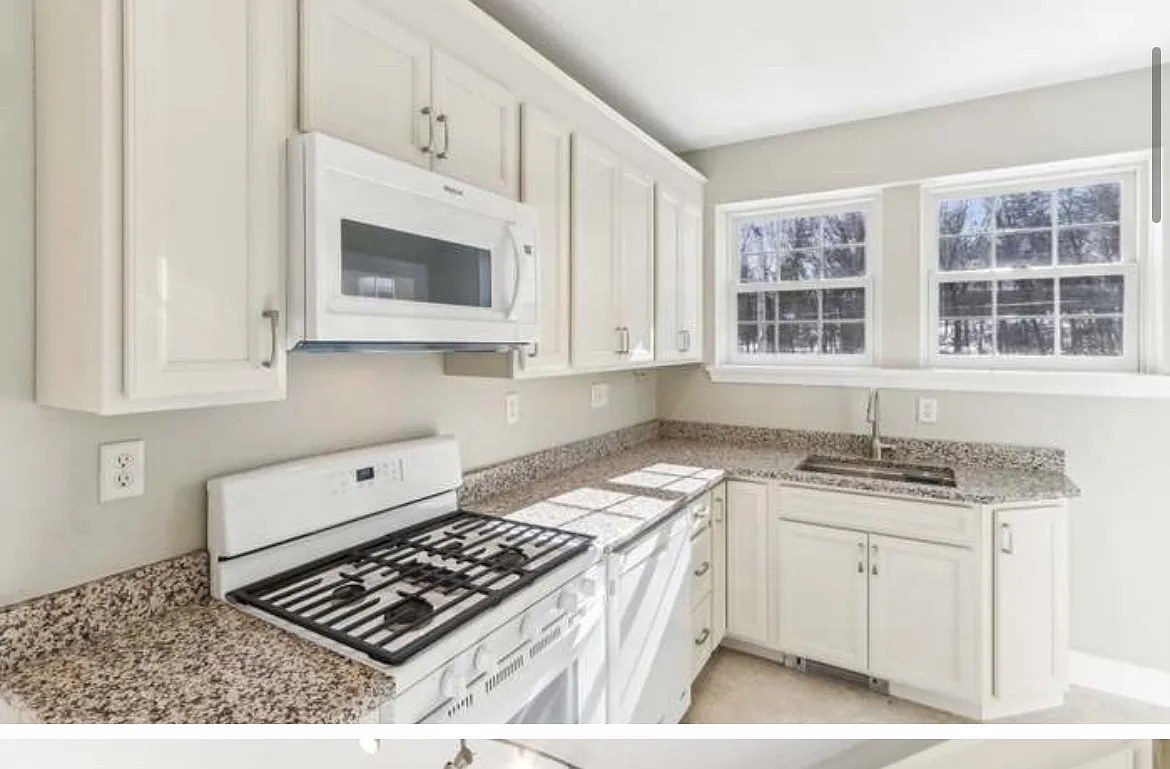 Building Photo - 27 Elm Rd #D