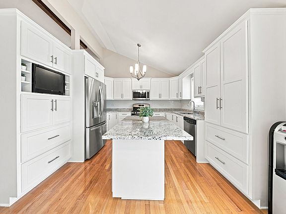 2nd image of 629 Poplar Ave