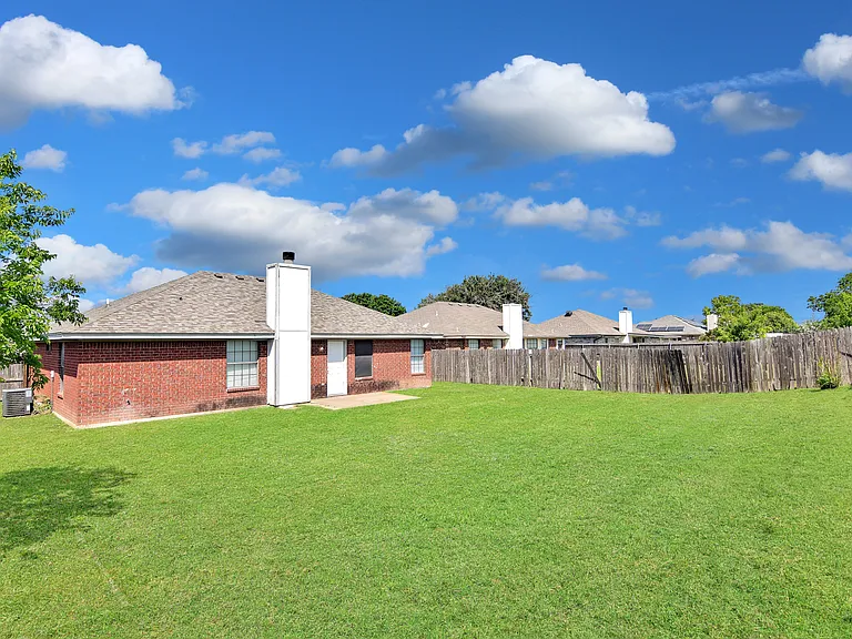 3817 Sawtooth Dr — Photo 17
