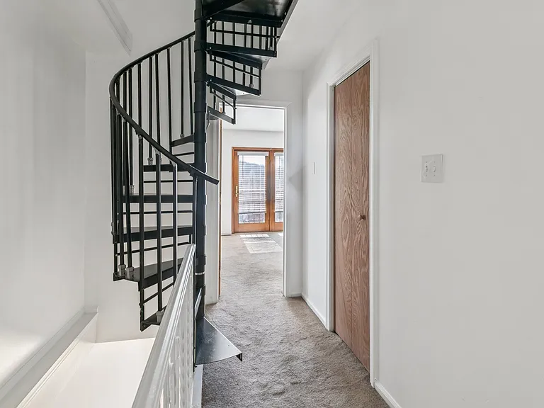3379 Frederick St — Photo 37