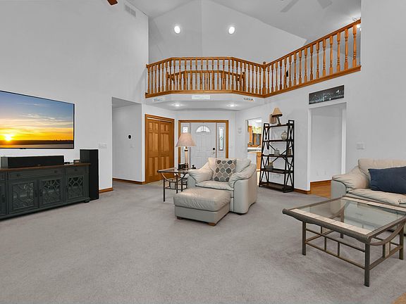 5th image of 100 White Oak Dr