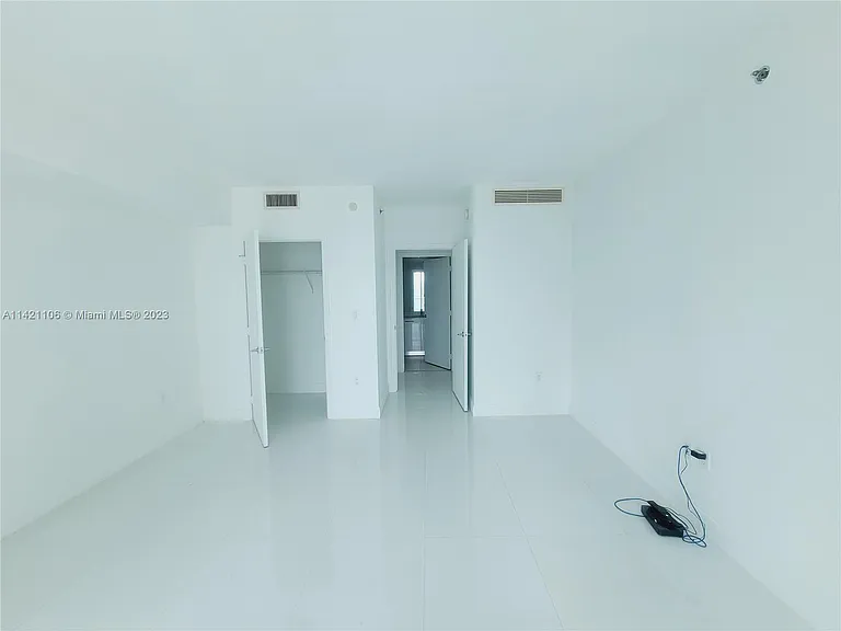 55 SE 6th St #1208 — Photo 5