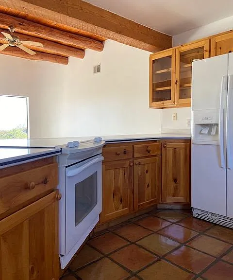 2045 Cresta Ct — Photo 3