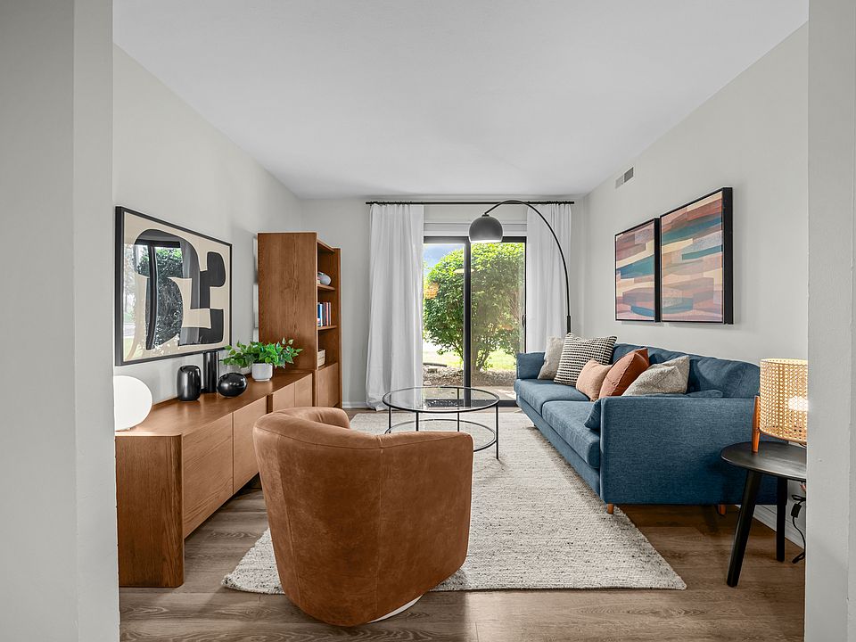 Living Room with Private Patio - Platinum Interior