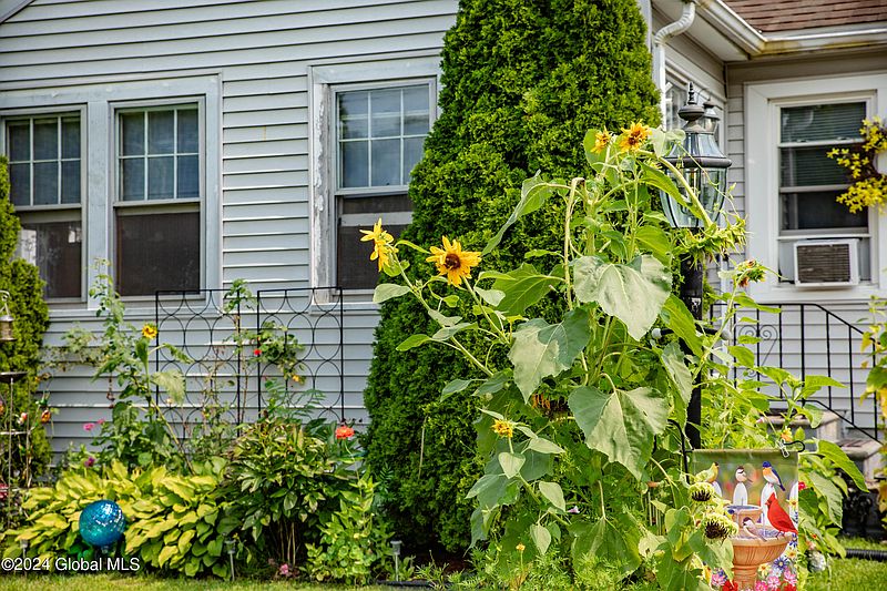 3rd image of 1205 Trinity Avenue