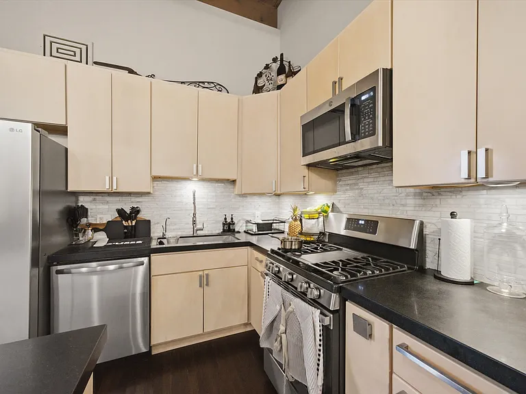 1727 S Indiana Ave #214 — Photo 9