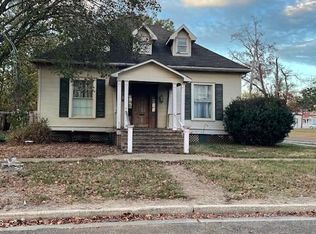 552 E 1st Str St, Forest, MS 39074