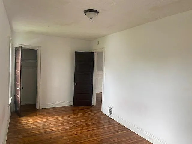 Building Photo - 14 Woodside Ave