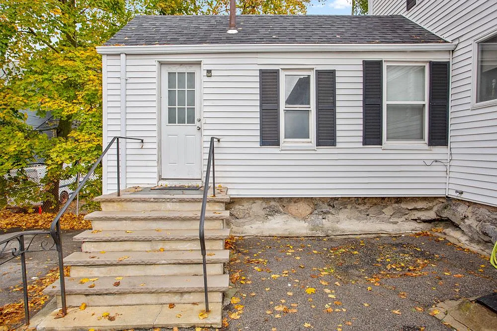 Studio, 350 sqft, $1,700 — Photo 1