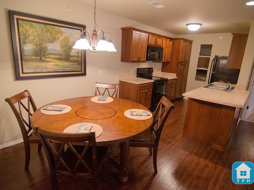2 Bed Room Dinning and Kitchen area