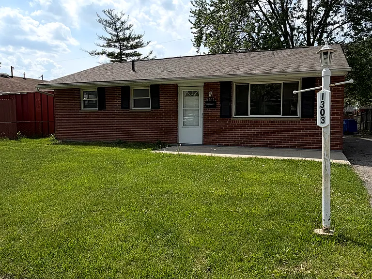 1303 Dellwood Ave — Photo 2