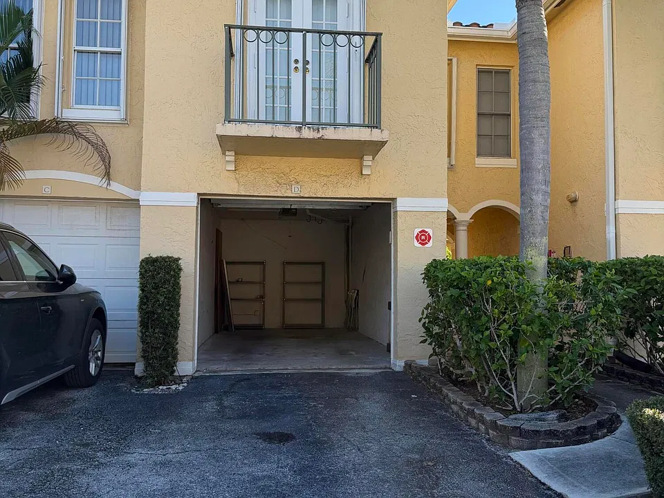 1130 Lake Shore Dr #201