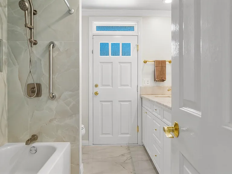 16932 Edgewater Ln — Photo 17