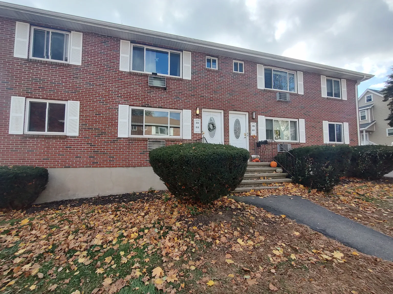 37 Oxford Cir — Photo 1